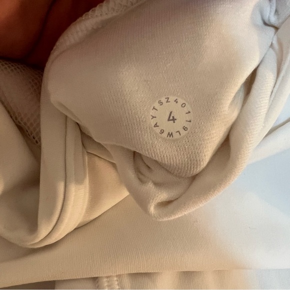 Pre-Loved White Lululemon Leggings. 21”. Size 4 - Picture 5 of 8